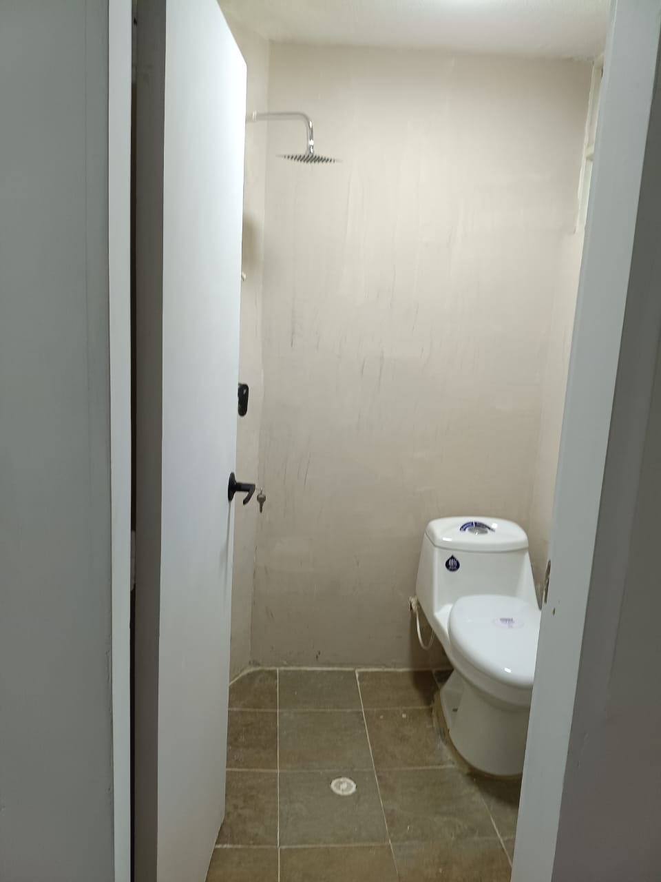 Baño auxiliar compacto