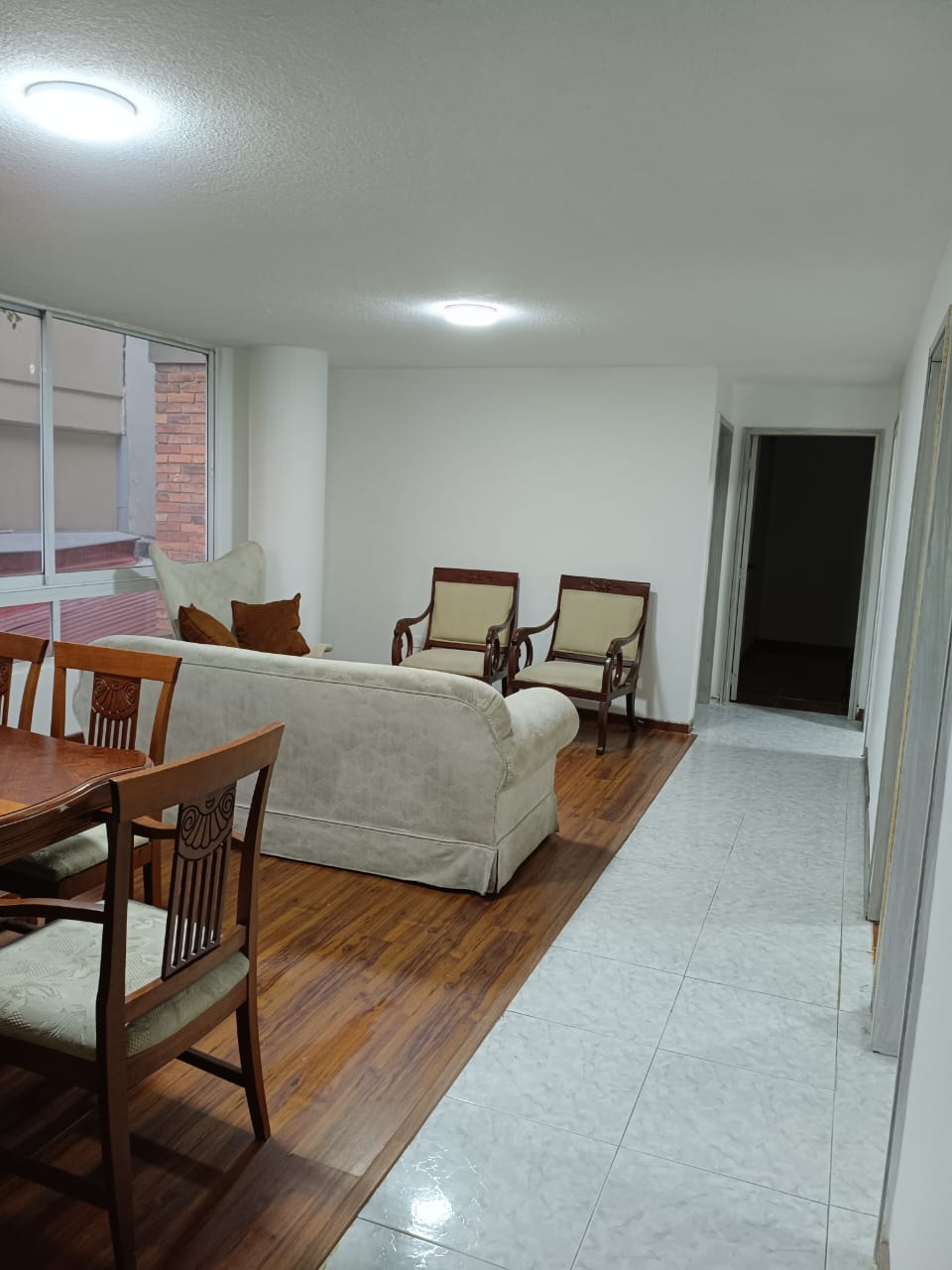 Sala-comedor con acceso al corredor