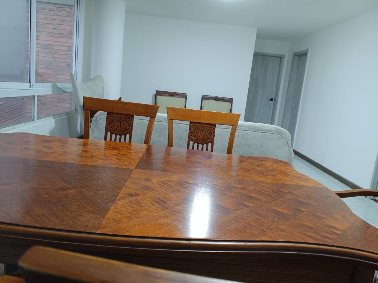 Mesa de comedor — detalle