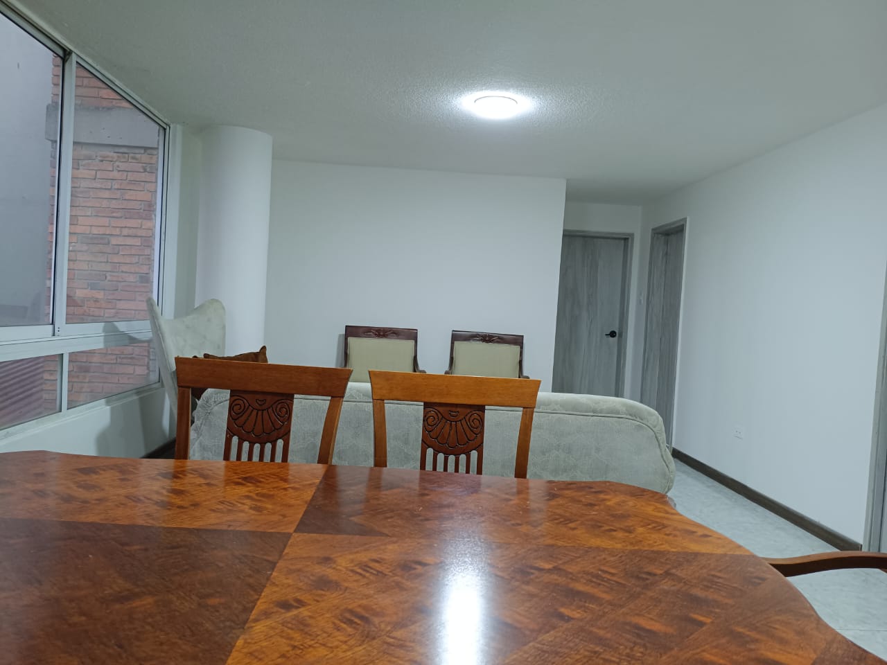 Mesa de comedor y área social
