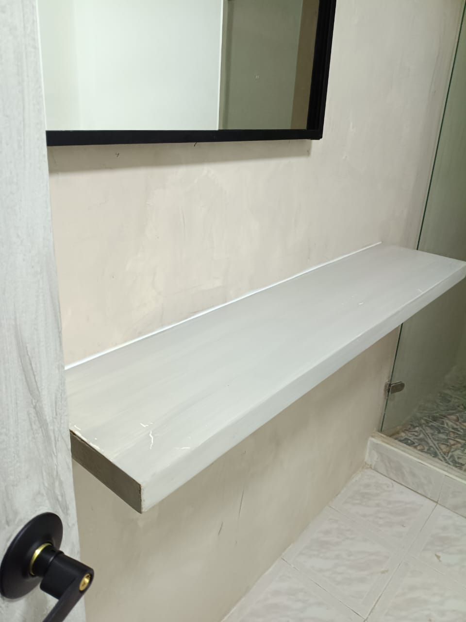 Tocador y repisa del baño — detalle