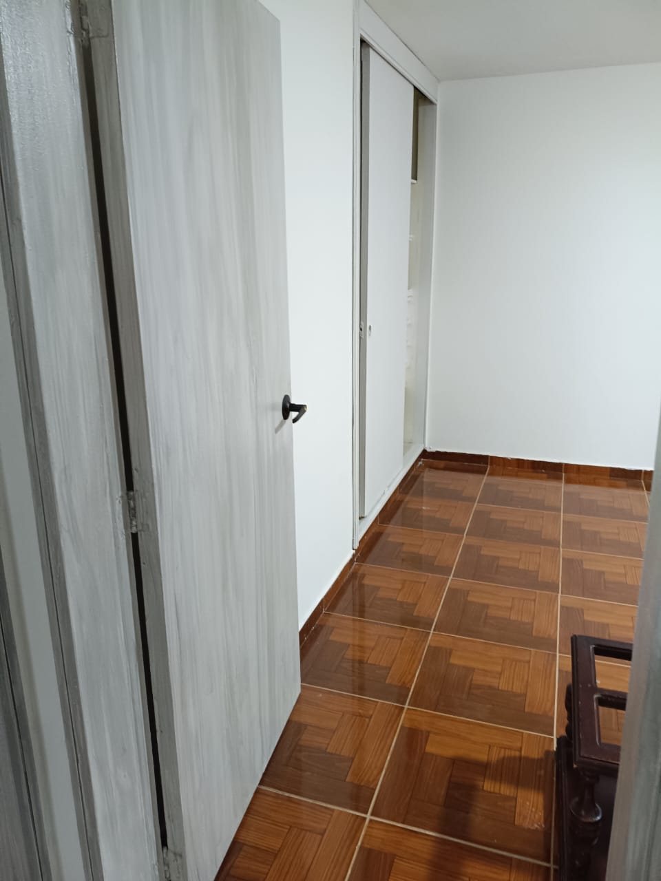 Corredor de habitaciones y clóset
