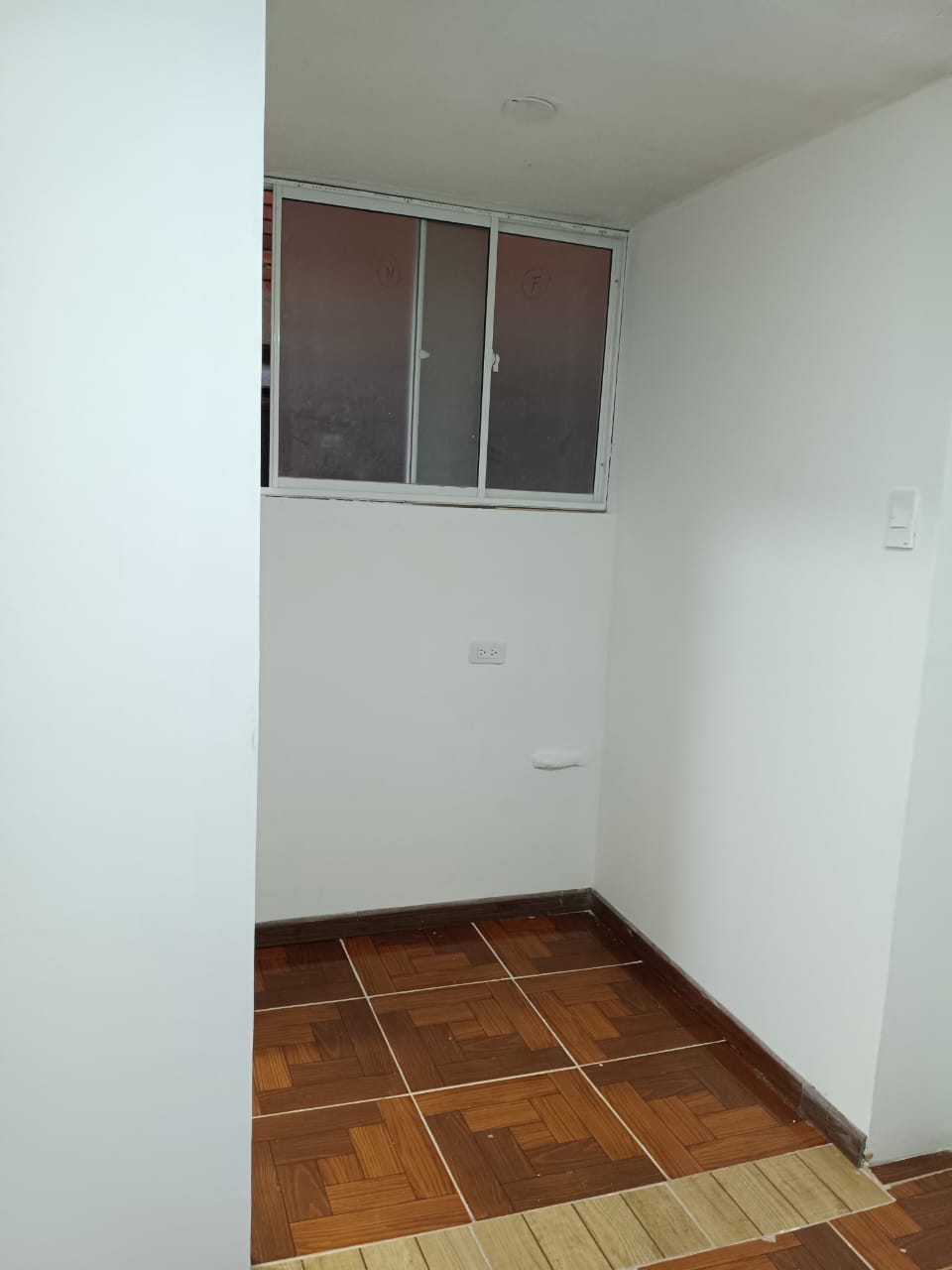 Estudio o habitación auxiliar con ventana