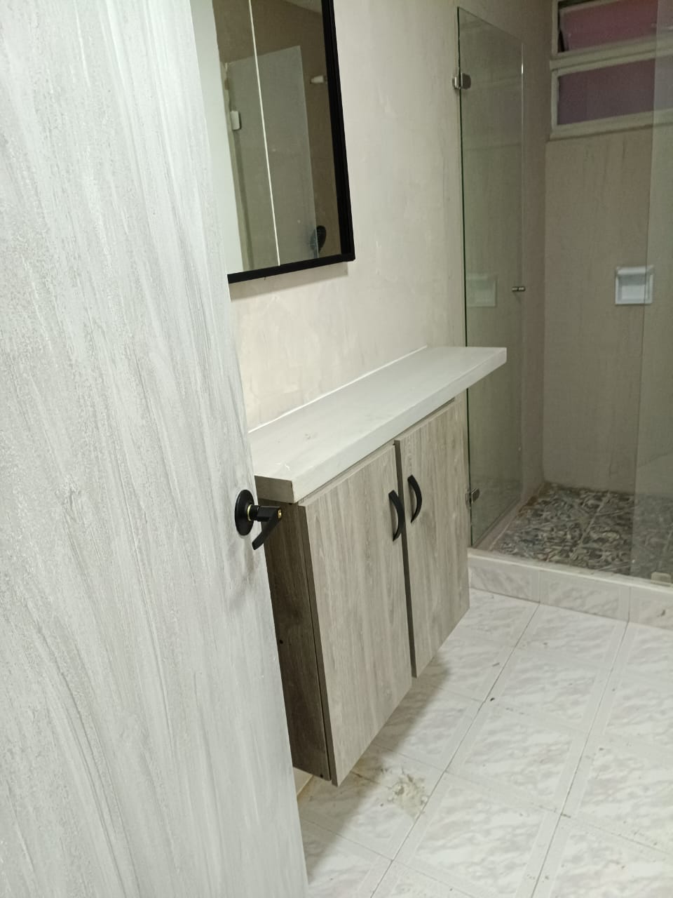 Mueble de baño renovado — detalle