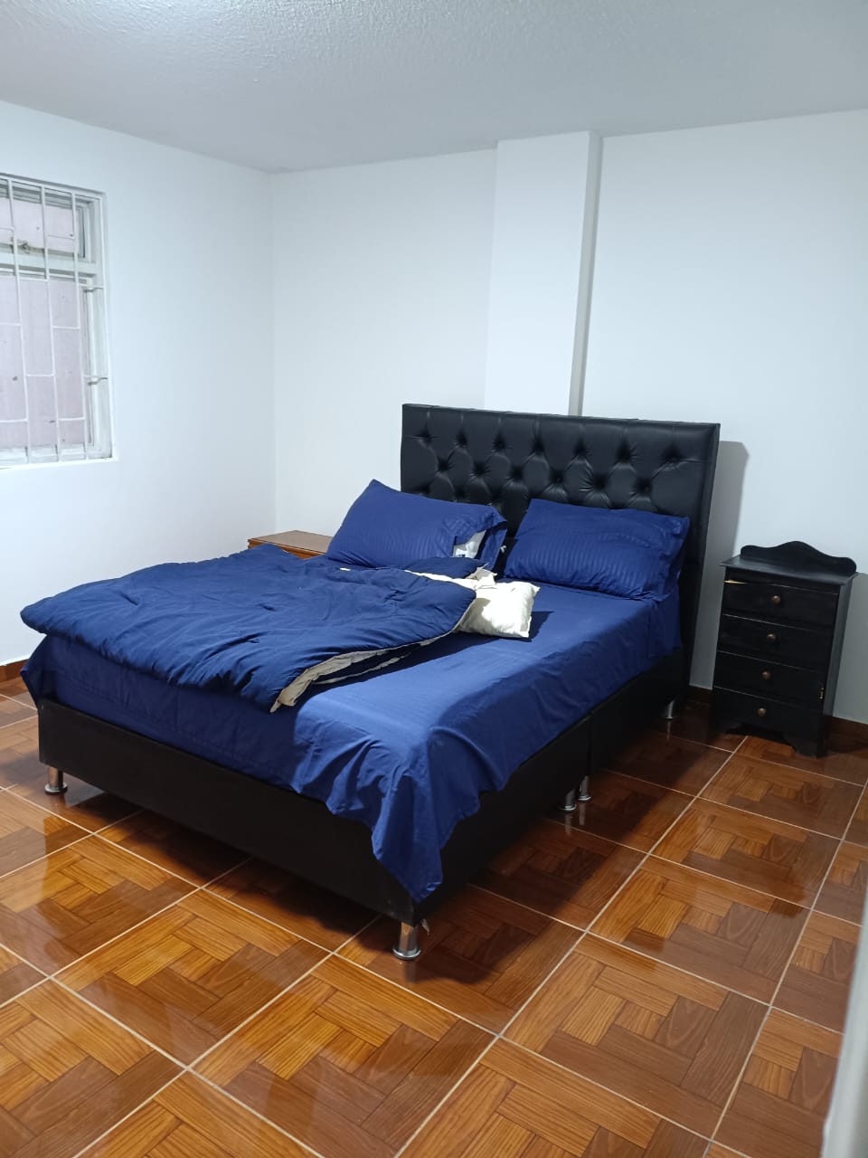 Habitación amplia con cama